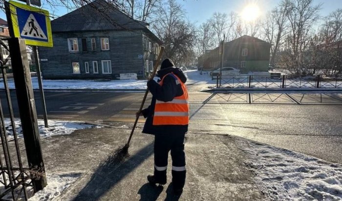 Во всех районах Иркутска ведется уборка снега