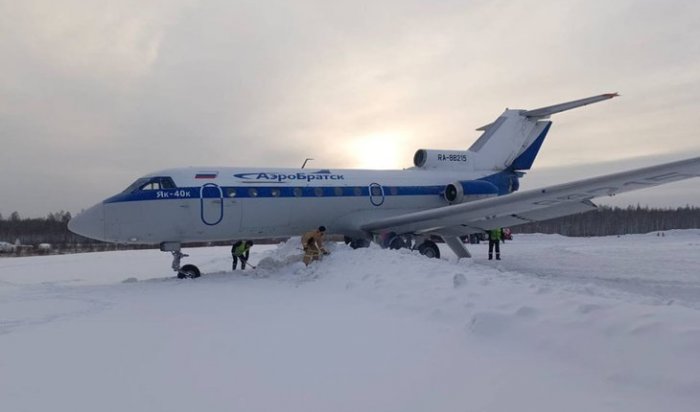 Самолет Братск — Олекминск при посадке выехал за пределы взлетно-посадочной полосы