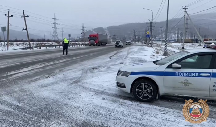 В Слюдянском и Шелеховском районах Приангарья ограничили движение автобусов и большегрузов