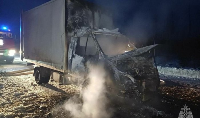 Водитель едва не погиб при самостоятельном тушении грузовика в Приангарье
