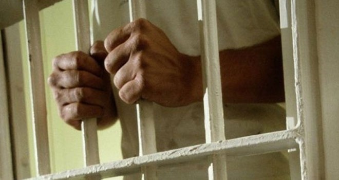 В Иркутске на 5 суток арестовали неплательщика штрафов за нарушения ПДД