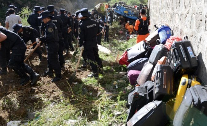 В Китае автобус с оперной труппой упал со скалы. Погибли 20 человек
