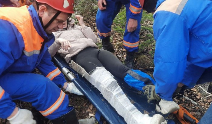Спасатели эвакуировали женщину с пика Черского