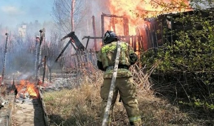 В Братске женщина спалила девять строений (Видео)