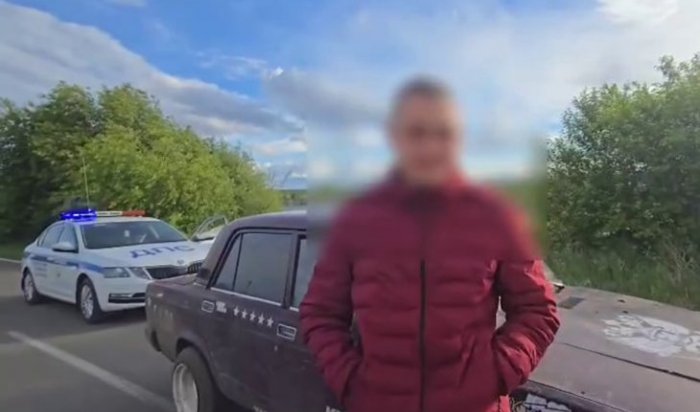 В Тулуне автомобилист пытался скрыться от полиции, спрыгнув в реку (Видео)