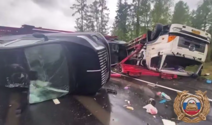 Автовоз с новыми машинами перевернулся в Нижнеудинском районе (Видео)