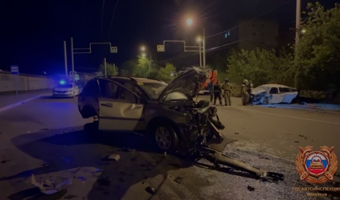 В Иркутске водитель Toyota погиб в лобовом столкновении с Volvo (Видео)