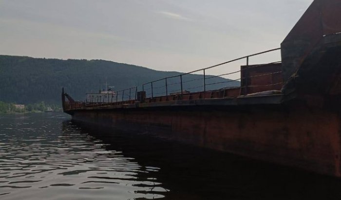 В Киренском районе столкнулись баржа и теплоход