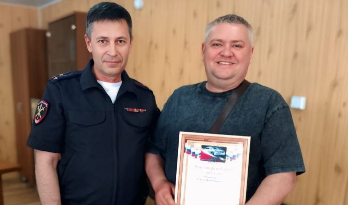 В Чунском таксист помешал мошенникам обмануть женщину