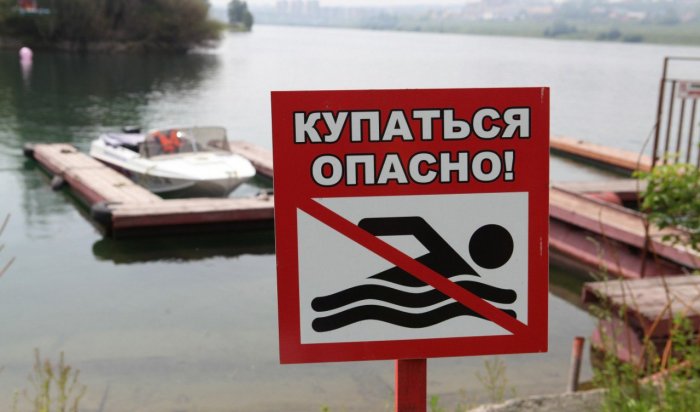 Трехлетняя девочка едва не утонула в озере в Ленинском округе