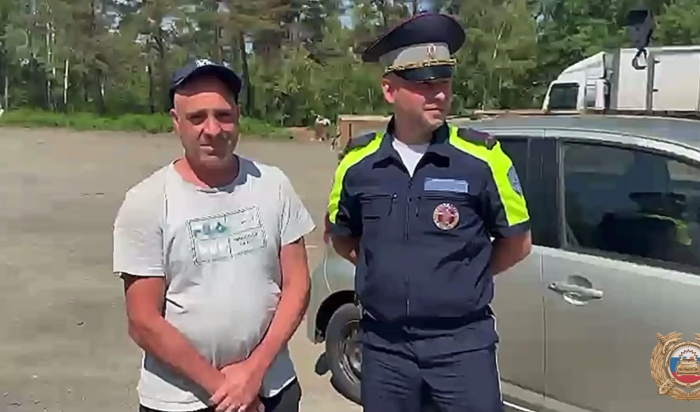 В Братском районе инспекторы ДПС помогли застрявшему на дороге водителю (Видео)