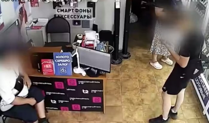 Двое молодых людей ограбили ломбард в Ангарске (Видео)