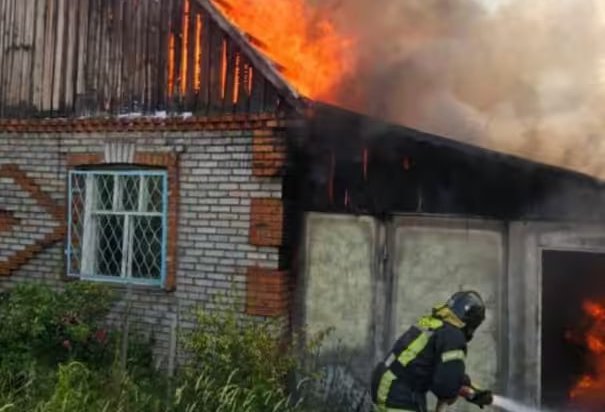 В Братске пожарные предотвратили крупное возгорание в жилом квартале