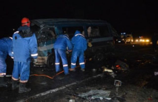 В Иркутской области в ДТП с участием микроавтобуса погибли 4 человека