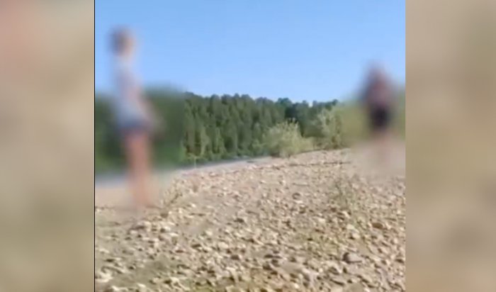 Лодка с отцом и 12-летним мальчиком перевернулась в Ангарске