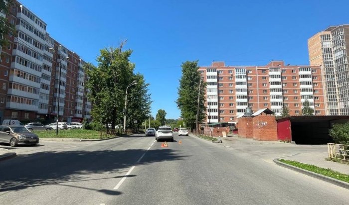 В Иркутске подросток на электросамокате попал под колеса автомобиля