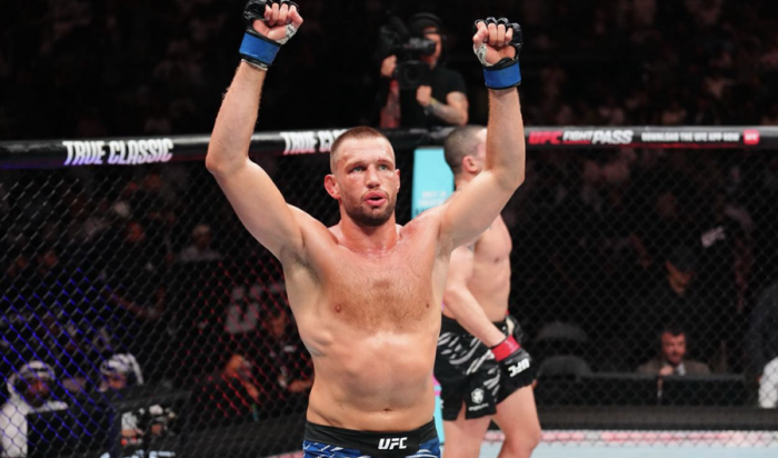Стал известен победитель главного боя UFC