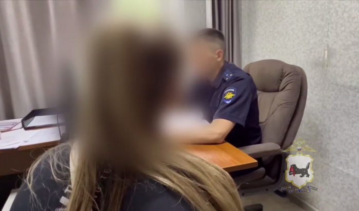 В Иркутске мошенники запугали девочку и похитили 450 тысяч у ее родителей