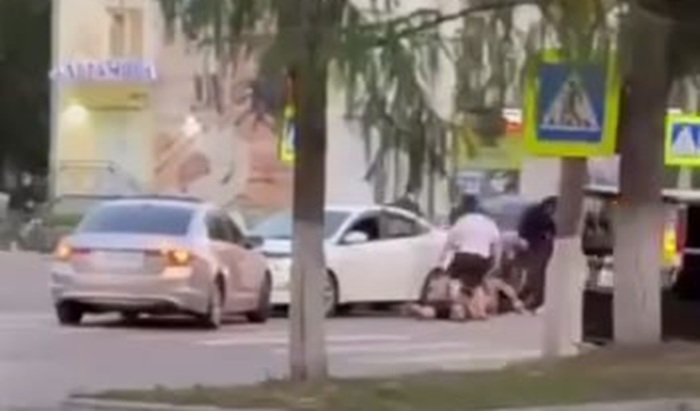 Уличная драка произошла в Ангарске (Видео)