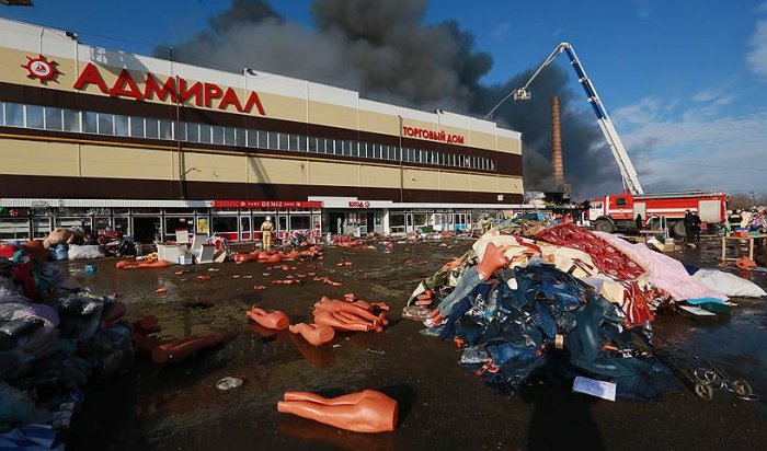 В Казани под завалами в сгоревшем торговом центре могут находиться до 25 человек (ВИДЕО)