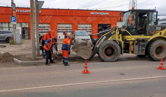 Комплексную уборку дорог проводят в Иркутске