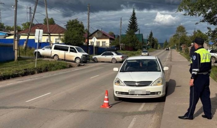 В Усть-Куте двое детей попали под колеса иномарки
