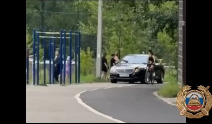 Житель Ангарска был оштрафован за езду по пешеходной зоне (Видео)