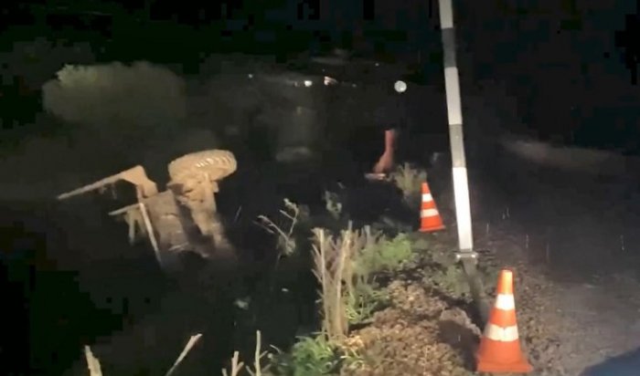 В Усольском районе водитель грузовика погиб в ДТП (Видео)