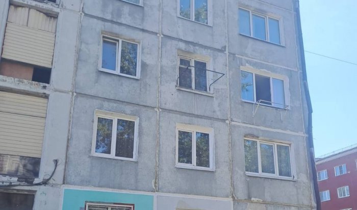 В Усолье-Сибирском двухлетний ребенок выпал из окна