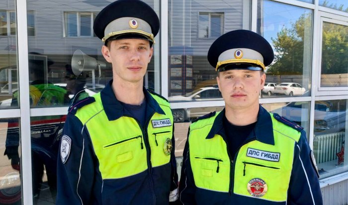 В Иркутске экипаж ДПС оперативно доставил в больницу ребенка