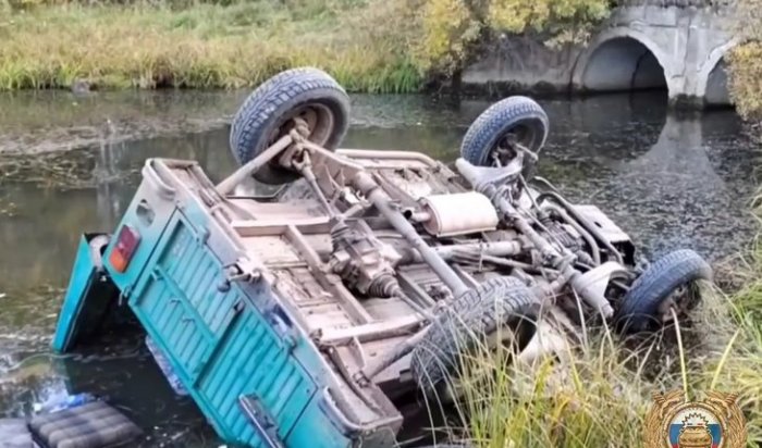 В Братском районе погиб водитель перевернувшегося в реку автомобиля ЛуАЗ (Видео)