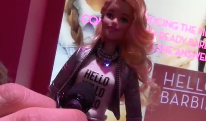 Говорящую куклу Барби обвинили в шпионаже: она пересылает пожелания детей маркетологам