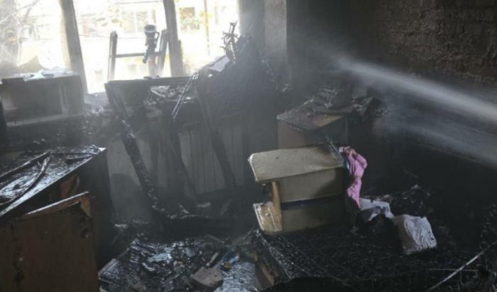 В Братске из-за короткого замыкания произошел пожар в многоквартирном доме