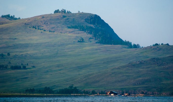 Ограничения для туристов ввели на Ольхоне из-за высокой пожароопасности