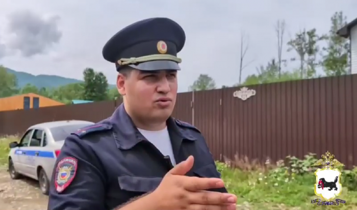 В Приангарье полицейский спас пенсионерку на пожаре