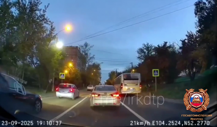 В Иркутске водителя автобуса оштрафовали за нарушение ПДД (Видео)