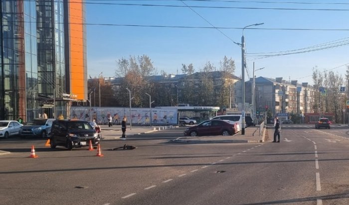 В Иркутске подросток на самокате попал в аварию
