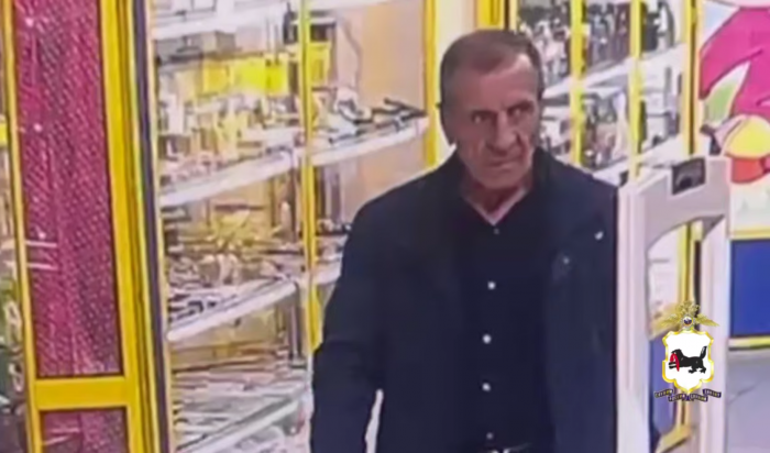 В Иркутске разыскивается мужчина, расплатившийся чужой картой (Видео)