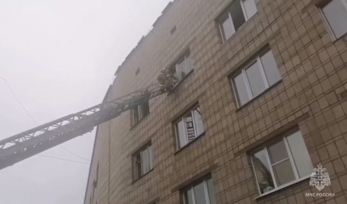 В Ангарске квартира загорелась из-за проводки под натяжным потолком