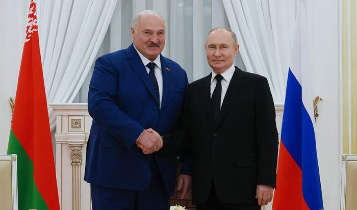 Лукашенко поздравил Путина с днем рождения