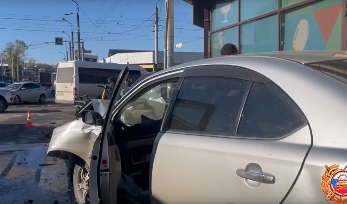 В Иркутске произошло ДТП в центре города (Видео)