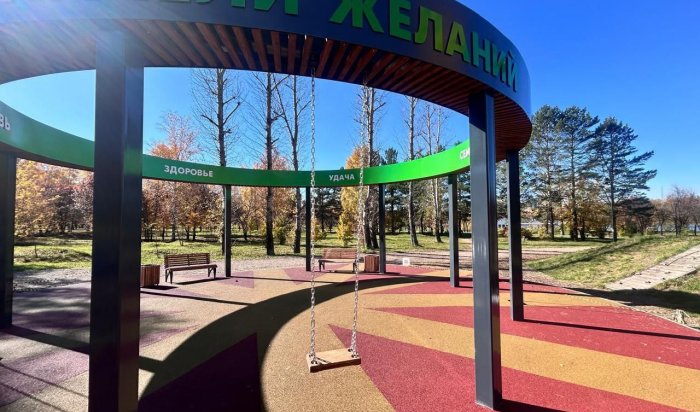 В микрорайоне Солнечном установили «Качели желаний»
