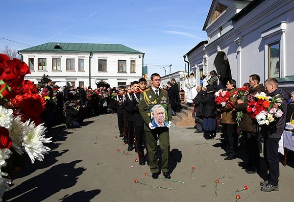Около 15 тысяч человек пришли проститься с Распутиным в Иркутске