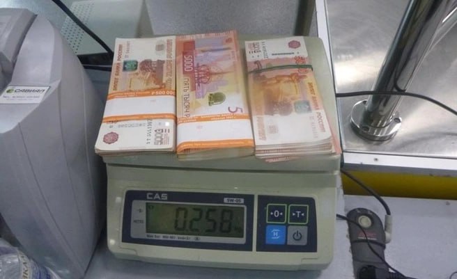 Гражданин Узбекистана попытался вывезти из иркутского аэропорта более 1,2 млн рублей