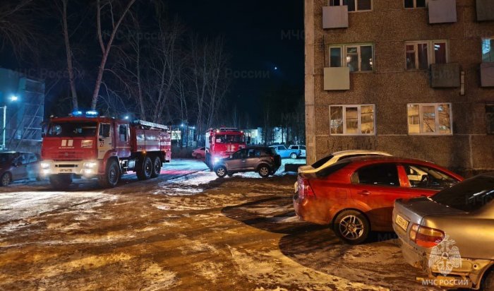 Четыре человека пострадали на пожаре в Братске