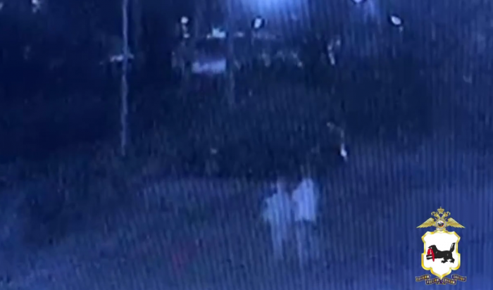 В Бодайбо двое парней угнали иномарку, чтобы прокатиться (Видео)