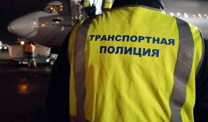 Пьяные вахтовики подрались за место у окна в самолете в аэропорту Иркутска