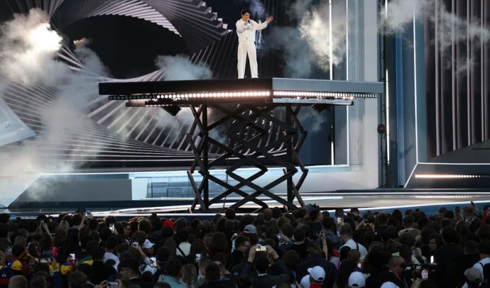 Певец Акмаль Ходжаниязов прокомментировал скандал с отменой концертов в Казахстане