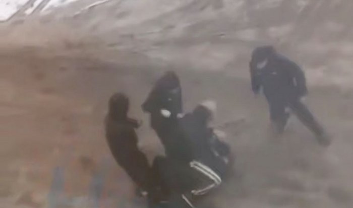 Подростки устроили массовую драку в Братске