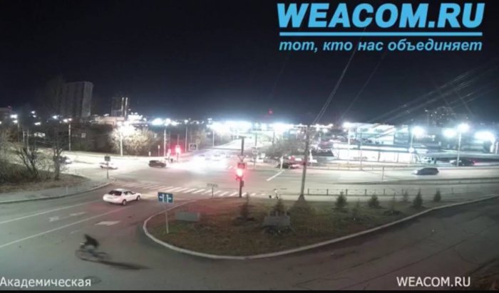 Лобовое столкновение иномарок в Иркутске (Видео)